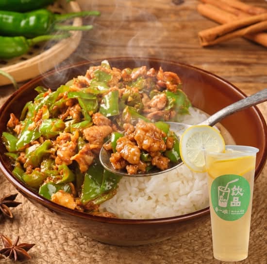 辣椒炒肉盖码饭+大杯冬瓜茶套餐 Combo: Chili Fried Pork GAIMA Rice Bowl + Winter Melon Lemon Tea(700cc)
